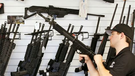 dick s sporting goods will no longer sell assault style guns