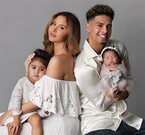 ┊catherine mcbroom, catherine paiz, ace family, youtube, youtuber, family, instagram. Austin McBroom, Catherine Paiz, daughter Elle and newborn ...