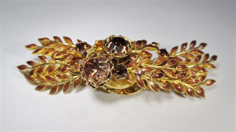 Vintage Demario Rhinestone Gold Tone Brooch Exquisite Wc