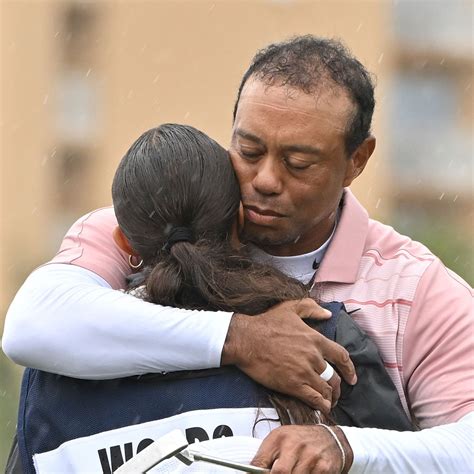 Tiger Woods Daughter Sam Serves As His Caddie At Pnc Championship