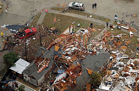 Texas Tornadoís Winds Topped 200 Mph 11 Dead In Storms