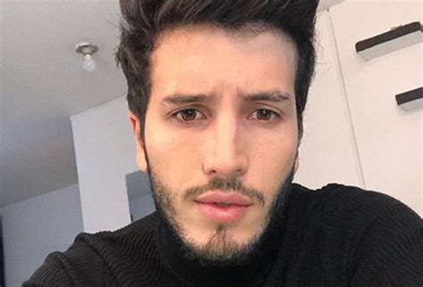 Ver más ideas sobre cantantes, como mirarte sebastian yatra, como mirarte. Sebastián Yatra hizo una donación a los venezolanos | La FM