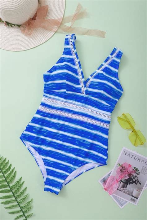 Janet Womens Blue Stripe Print Lattice Plunge One Piece Swimsuit Amber Millet