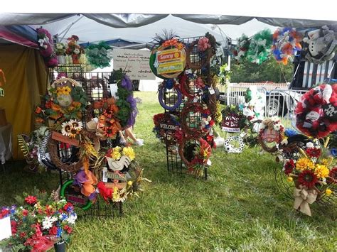 Outdoor Craft Show Wreath Display Wreaths With A Reason