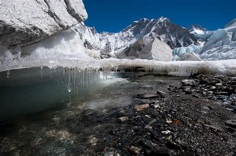 Everest Ice Shrinking Fast Scientists And Climbers Say