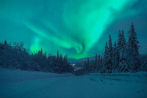 Aurora Borealis Over Mountain Road In Winter Hd Wallpaper