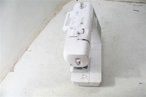 Genuine Brother SE700 Sewing Embroidery Machine W 135 Built In Designs