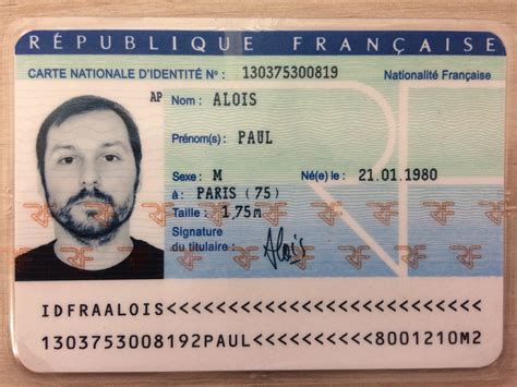 La carte nationale d'identité ( cni ) est une pièce de la vie civile délivrée par l'etat. Cartes d'identité, passeports, certificats d ...