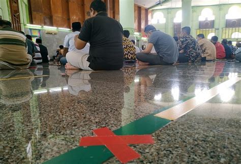 Jun 05, 2020 · menurut prof wahbah, di dalam khutbah sholat jumat minimal berisi tentang pujian kepada allah swt, sholawat untuk rasulullah saw, nasihat tentang persoalan agama dan dunia, serta membaca beberapa. Gelar Sholat Jumat, Khutbah Masjid Agung Raya Sumber ...