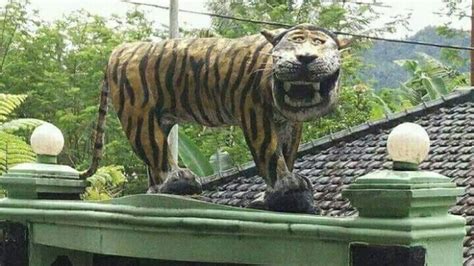 Patung Harimau Cengengesan Yang Lagi Viral Ini Harus Dibongkar Netizen Sedih