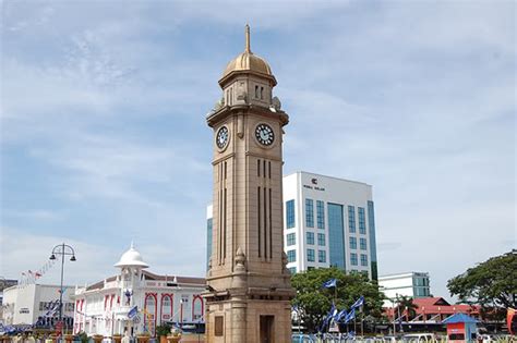 Menara jam besar ini adalah mercu tanda yang unik bagi penduduk sungai petani ini. The City View: Jam Besar, ikon Sungai Petani