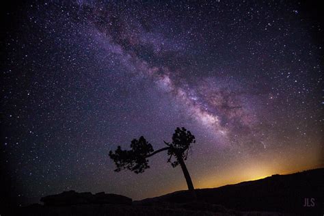 You Can See The Milky Way Galaxy From Earth With The Naked Eye Milky Way Galaxy Facts Light