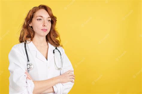 Premium Photo Serious Redheaded Female Doctor With Arms Crossed