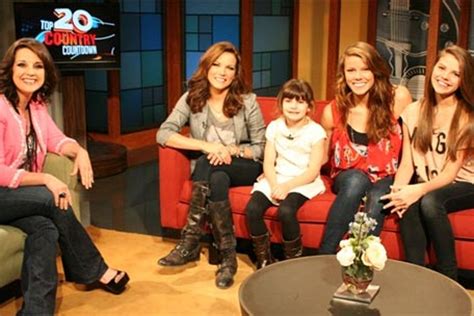 Martina Mcbride And Daughters Celebrate Moms Day On Gac