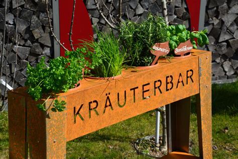 Streunen fremde katzen im garten herum, drehen sie den gartensprenger oder wasserschlauch auf. Kräuterbar & Regale von - metallmoebel24