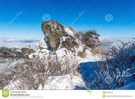 Deogyusan Mountains Is Covered By Morning Fog In Winter Korea Stock