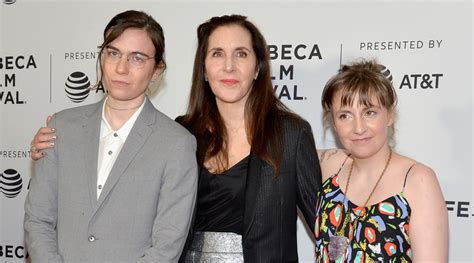 Lena Dunham And Younger Sister Grace Support Their Mom At ‘my Art
