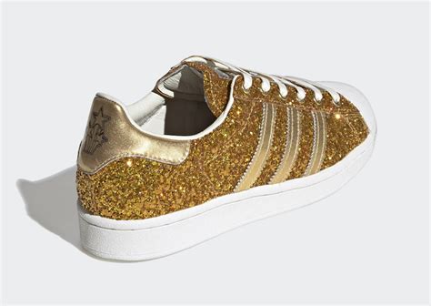 Maybe you would like to learn more about one of these? adidas Superstar Gold Metallic FW8168 Release Date - SBD