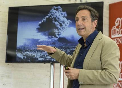 The following 22 files are in this category, out of 22 total. Il geologo Mario Tozzi: L'Italia si sta aprendo in due, i terremoti continueranno. Ecco cosa ...