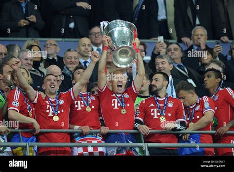 Munichs Arjen Robben C Celebrates With The Champions League Trophy