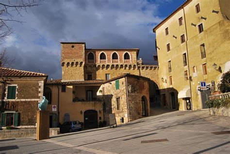 La struttura è situata a 1 km dal centro città. San Casciano dei Bagni | Visit Tuscany | Flickr