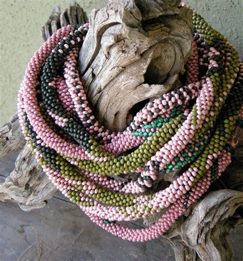 How to read patterns for bead crochet rope i try to answer this question by means of pictures. Judith Bertoglio-Giffin. I love these colors. | Bead ...