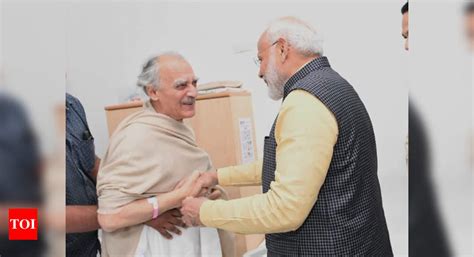 Pm Modi Meets Arun Shourie At Pune Hospital India News Times Of India