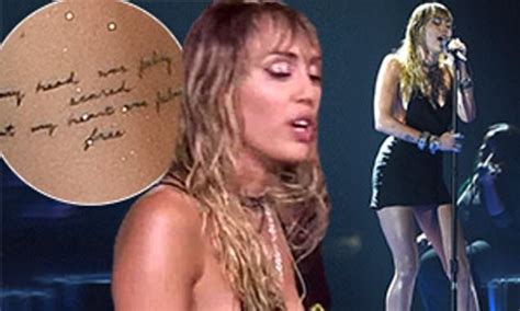Vma 2019 Miley Cyrus Performs Slide Away After Liam Hemsworth Split