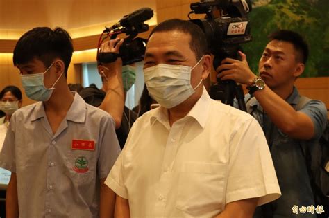 B41 可以幫忙聲援下德明嗎？ 我們身在重災區 兩個確診案例 學校還沒有遠距離的設備. 主動採檢出確診個案遭調查 侯友宜：肯定彰化衛生局作為 - 生活 ...