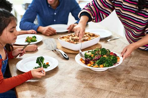 How Important Are Sit-Down Family Meals? | PEOPLE.com