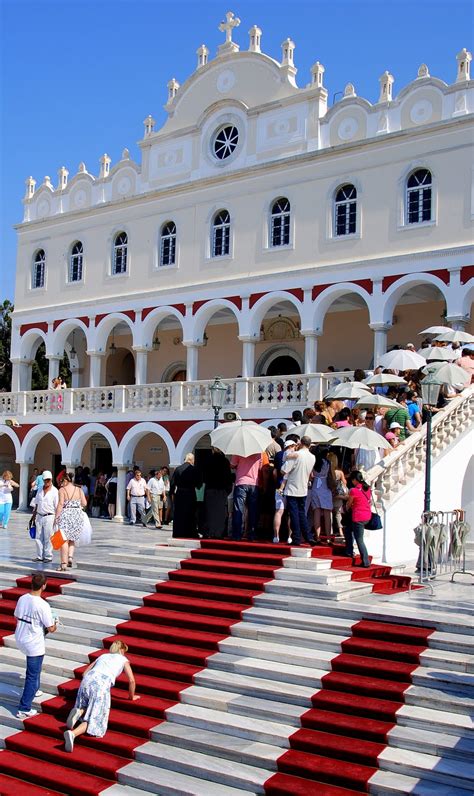 Παρα πολυ μεγαλη εκκλησια, παρα πολυ καλα προσεγμένος ολος ο χωρος της εκκλησιας το πιο ωραιο αξιοθέατο του νησιου οποιος παει τηνο πρωτα παει στην εκκλησια . ΑΦΙΕΡΩΜΑ ΣΤΗΝ ΜΕΓΑΛΟΧΑΡΗ,ΤΗΝ ΠΑΝΑΓΙΑ ΤΗΣ ΤΗΝΟΥ:ΒΙΝΤΕΟ ...