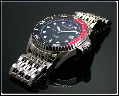 Dive Watch With Redblue Or Redback Bezel