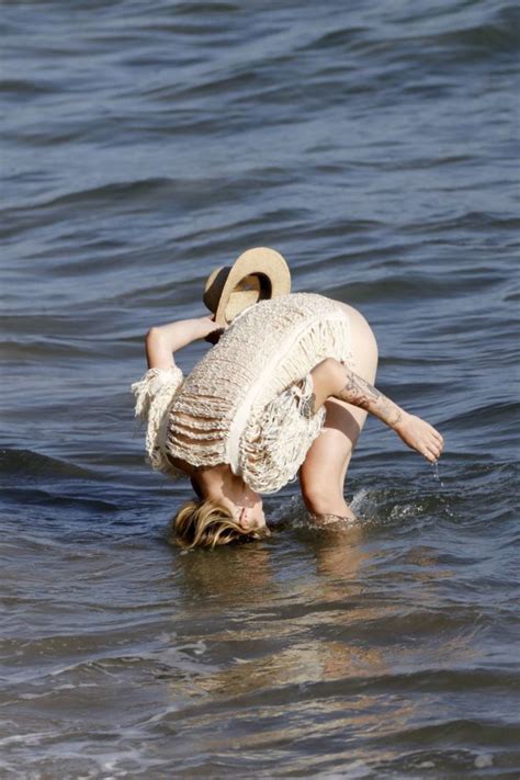 Ireland Baldwin Bikini Photoshoot On Beach 14 Gotceleb