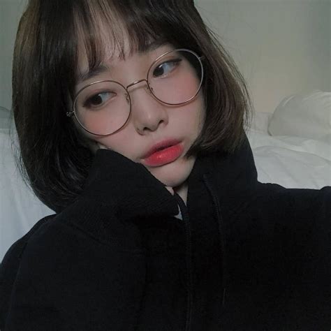ulzzangs instagram acc in 2021 ulzzang girl cute girl with glasses girl short hair