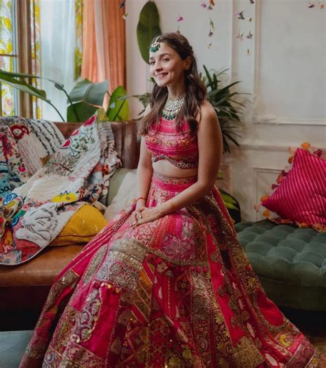 Alia Bhatts Bridal Look Is What Dreams Are Made Of In 2022 Manish