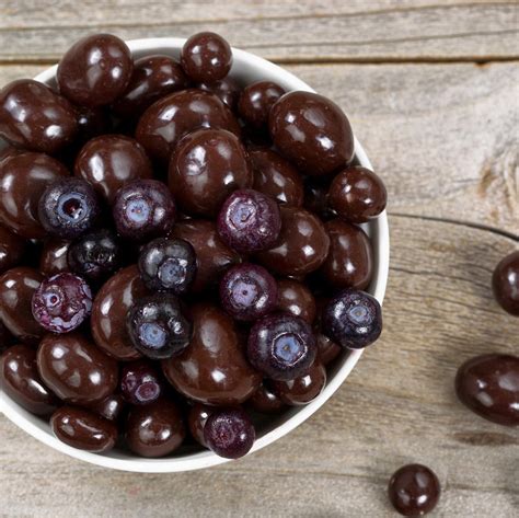 Dark Chocolate Covered Blueberries Its Delish