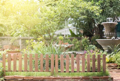 9 Super Easy Diy Garden Fence Ideas Backyard Boss