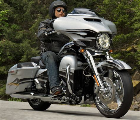 2015 street glide with 16 inch hcc chrome jarhead bagger apes prewired plug & play diy handlebar complete kit. Harley-Davidson CVO 1800 STREET GLIDE FLHXSE 2015 - Fiche ...