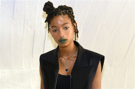 Willow smith opens up about her polyamorous lifestyle on 'red table talk' the latest episode of red table talk is available as of wednesday, april 28, on facebook watch. Willow Smith Opens Up About Cutting Back on Weed | PEOPLE.com