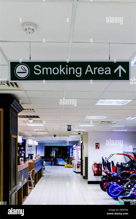 Sign To A Smoking Area In An Airport Stock Photo Alamy