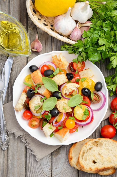 Premium Photo Traditional Italian Panzanella Salad With Fresh