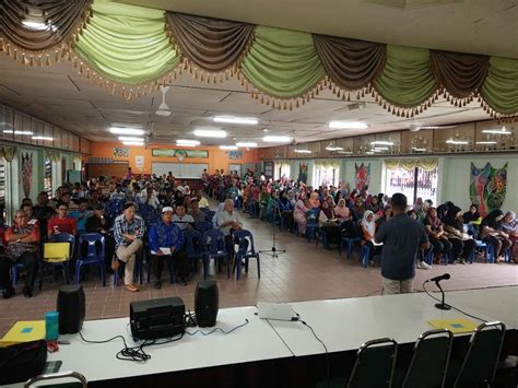 Mesyuarat yang bermula jam 3.00 petang itu telah dirasmikan oleh yb dato' hassan bin malek, timbalan menteri pembangunan luar bandar dan wilayah merangkap ahli parlimen kuala pilah. PIBG SMK ELOPURA: MESYUARAT AGUNG TAHUNAN