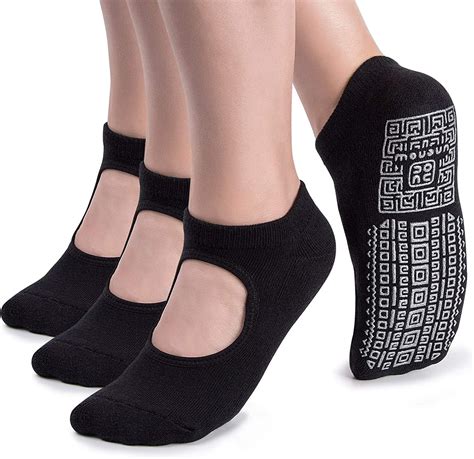 Amazon Com Non Slip Grip Yoga Socks For Women With Cushion For Pilates Barre Dance Clothing