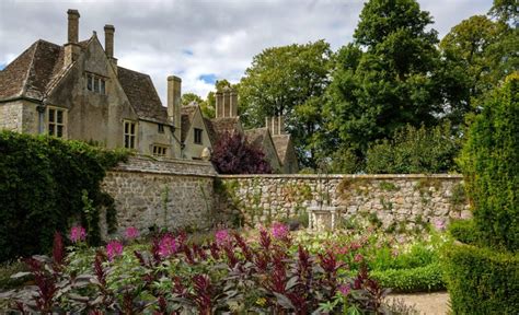 23 Stunning English Manor Houses