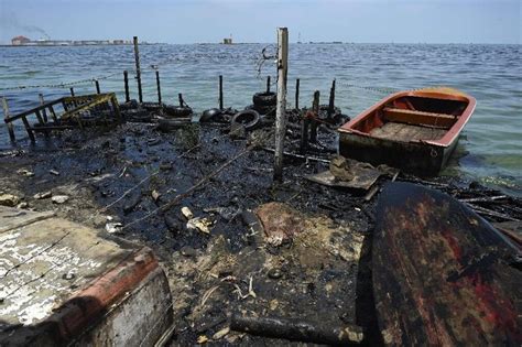 Lake Maracaibo Polluted By A Permanent Black Tide