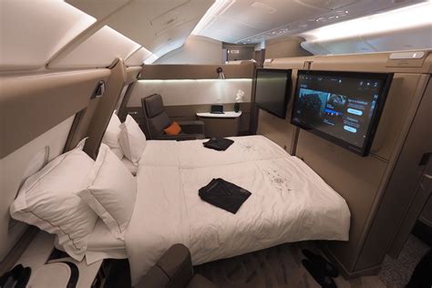 Watch Singapore Airlines Show Off The Impressive A380 Suite