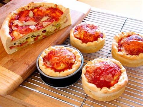 Hay tantas recetas de pizza como personas en este mundo y eso nos marea un poco. Making Miniature Stuffed Pizzas in Springforms | Evil Mad ...