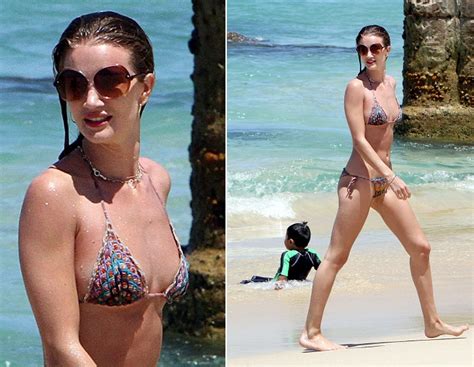 Mild Rosie Huntington Whiteley Bikini Candids At The Beach In Mexico