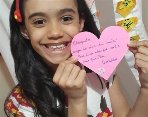 Menina De 8 Anos Faz Homenagem E Emociona Profissionais Da Saúde