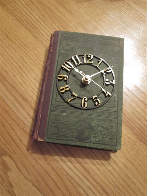 I Made A Book Clock Uhren Selber Machen Diy Uhr Ausgefallene